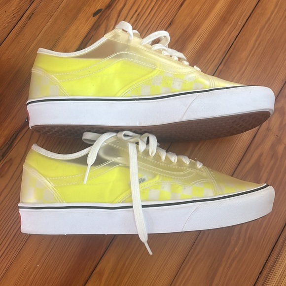 Awesome pair of very unique vans. - Picture 6 of 6